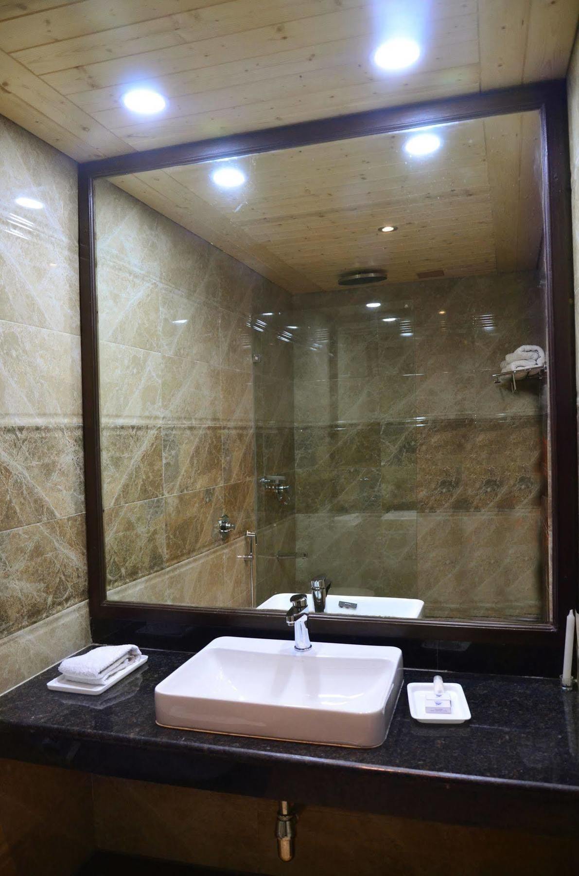 Hotel Manali Heights Eksteriør bilde
